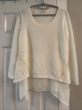 Women's Cream Lace-Detail Long-Sleeve Tunic